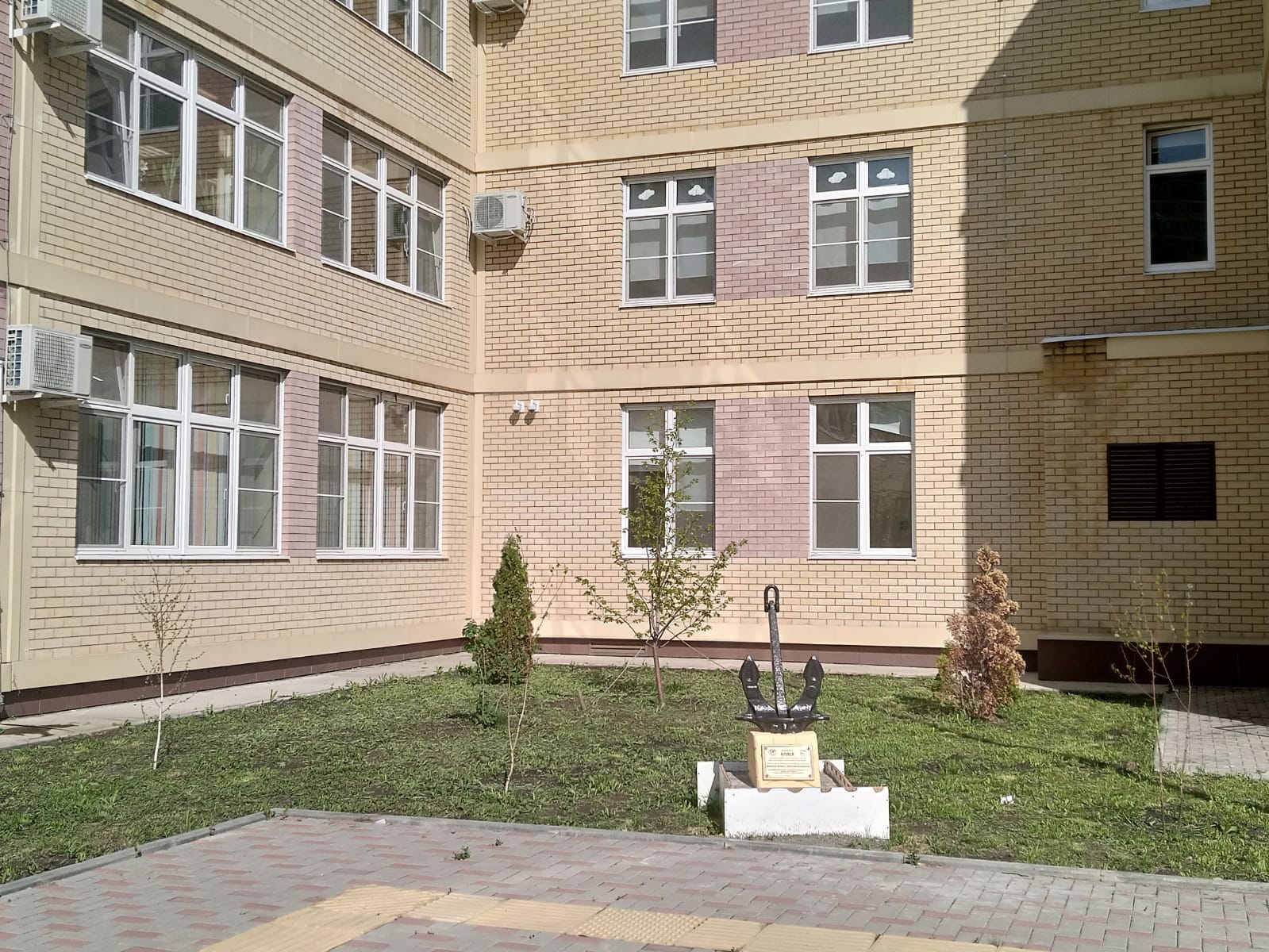 Фотография школы.